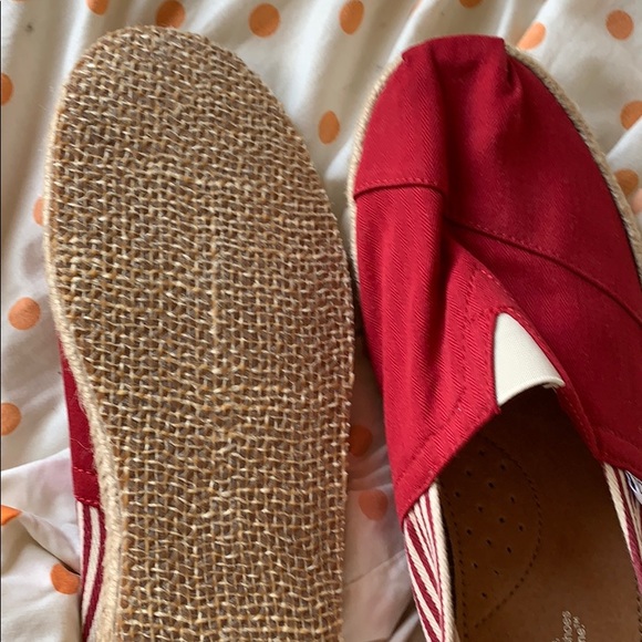 NEW Toms red/white cotton shoes - Picture 3 of 5